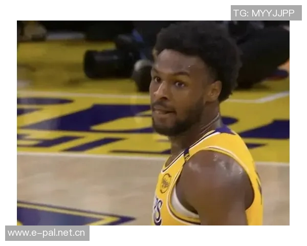 卧龙凤雏组合再现赛场风采美媒调侃艾顿与布朗尼的精彩对决 卧龙凤雏组合再现赛场风采美媒调侃艾顿与布朗尼的精彩对决