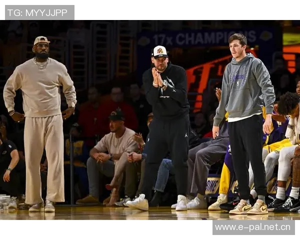 卧龙凤雏组合再现赛场风采美媒调侃艾顿与布朗尼的精彩对决 卧龙凤雏组合再现赛场风采美媒调侃艾顿与布朗尼的精彩对决