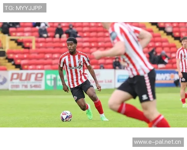 黑猫桑德兰球迷在老特拉福德成功捕鼠引发热议 黑猫桑德兰球迷在老特拉福德成功捕鼠引发热议