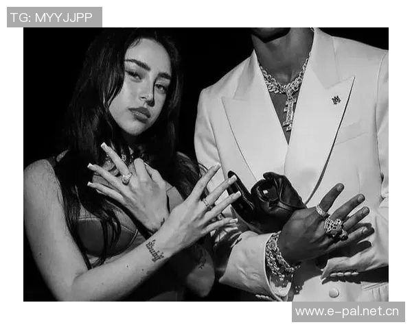 亚马尔与女友甜蜜热吻瞬间曝光眼中只映出彼此的爱意与幸福 亚马尔与女友甜蜜热吻瞬间曝光眼中只映出彼此的爱意与幸福