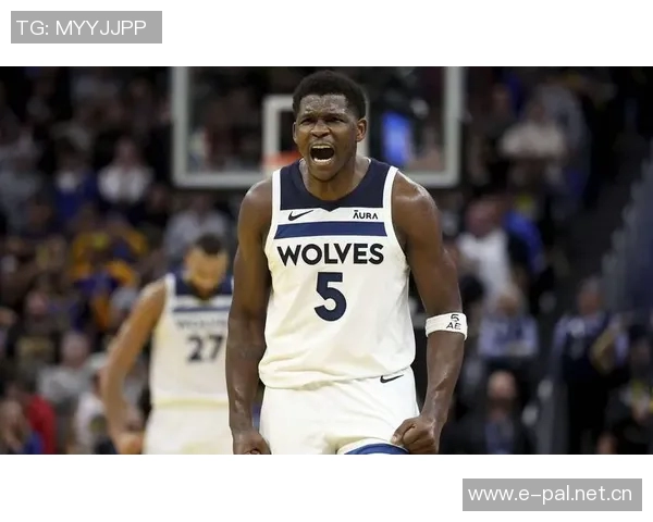 爱德华兹首节表现出色9投4中三分球命中率待提高