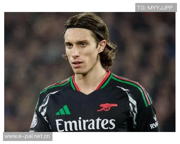 英超官方调查卡拉菲奥里在最佳左后卫中名次如何引发热议 英超官方调查卡拉菲奥里在最佳左后卫中名次如何引发热议