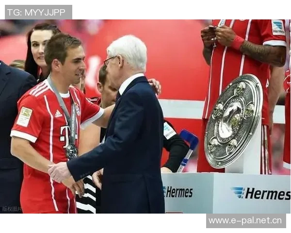 拜仁官方宣布拉姆荣获联邦功勋勋章展现足球公平竞赛精神 拜仁官方宣布拉姆荣获联邦功勋勋章展现足球公平竞赛精神