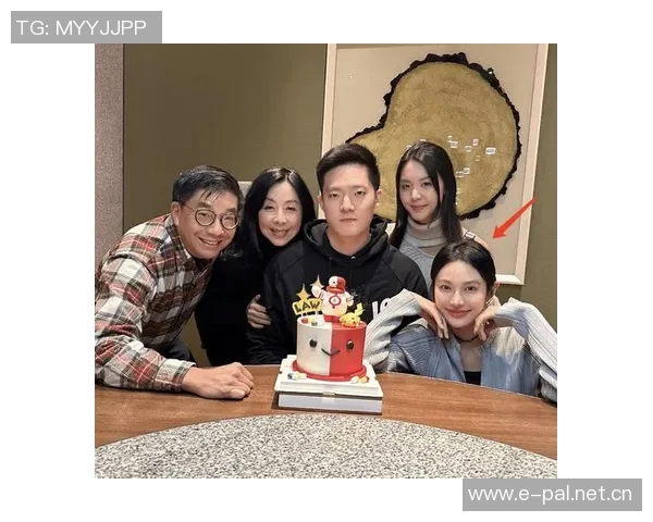 嫂子颜值爆表何猷君携妻儿共庆揭幕战与孩子生日欢乐时光 嫂子颜值爆表何猷君携妻儿共庆揭幕战与孩子生日欢乐时光