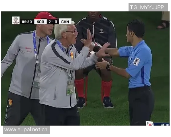 张琳芃与林加德场上冲突激烈主裁判果断出示黄牌警告两人 张琳芃与林加德场上冲突激烈主裁判果断出示黄牌警告两人