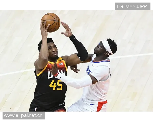 米切尔首节火力全开6投5中三分3中3独揽13分助攻抢断齐飞 米切尔首节火力全开6投5中三分3中3独揽13分助攻抢断齐飞