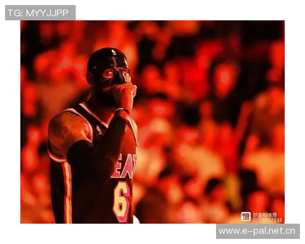 詹姆斯在家高尔夫模拟器练球分享精进球技的日常时光