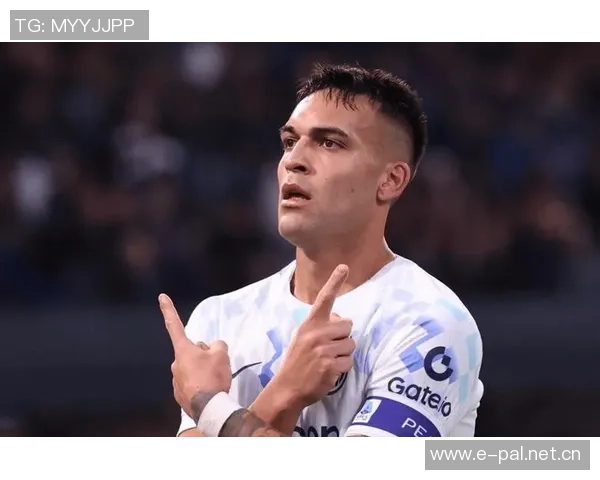 劳塔罗对齐沃换人决定不满摔水瓶表达愤怒情绪