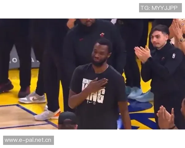 勇士球迷热情欢迎维金斯鲍威尔幽默调侃别哭哈 勇士球迷热情欢迎维金斯鲍威尔幽默调侃别哭哈